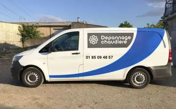Camionnette d'intervention du chauffagiste Dépannage Chaudière en tournée à Choisy-le-Roi et dans le Val-de-Marne